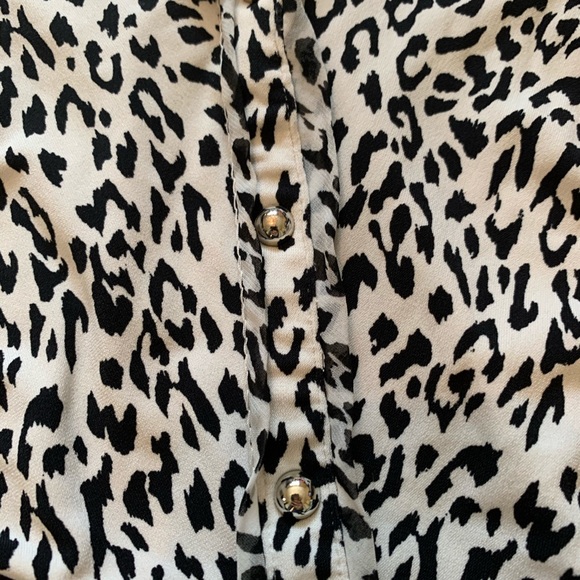 White House Black Market Tank - Picture 3 of 6